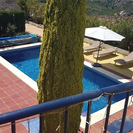 Torre Mit Pool Und Bergpanorama Vila