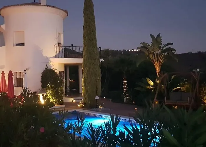 Torre Mit Pool Und Bergpanorama マラガ